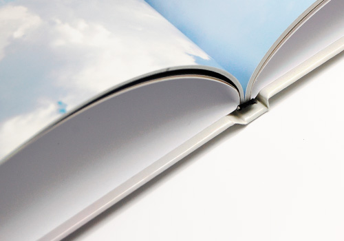 Fotoalbum personalizzato online, stampato su carta patinata con copertina rigida.